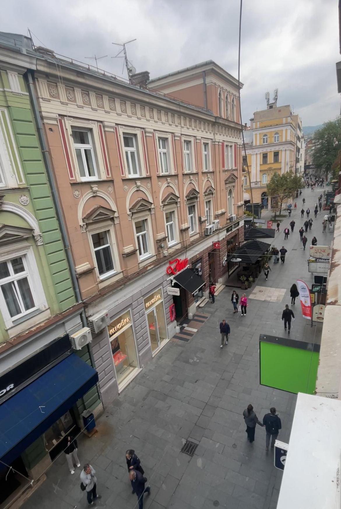 Main Street Retreat Apartment With Free Parking Saraybosna Dış mekan fotoğraf