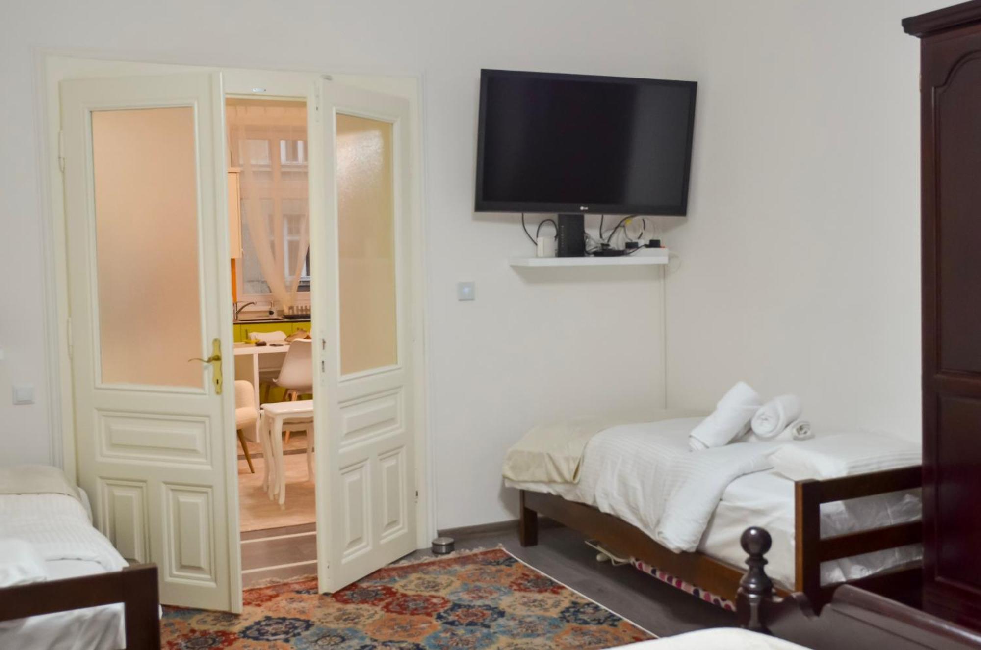 Main Street Retreat Apartment With Free Parking Saraybosna Dış mekan fotoğraf