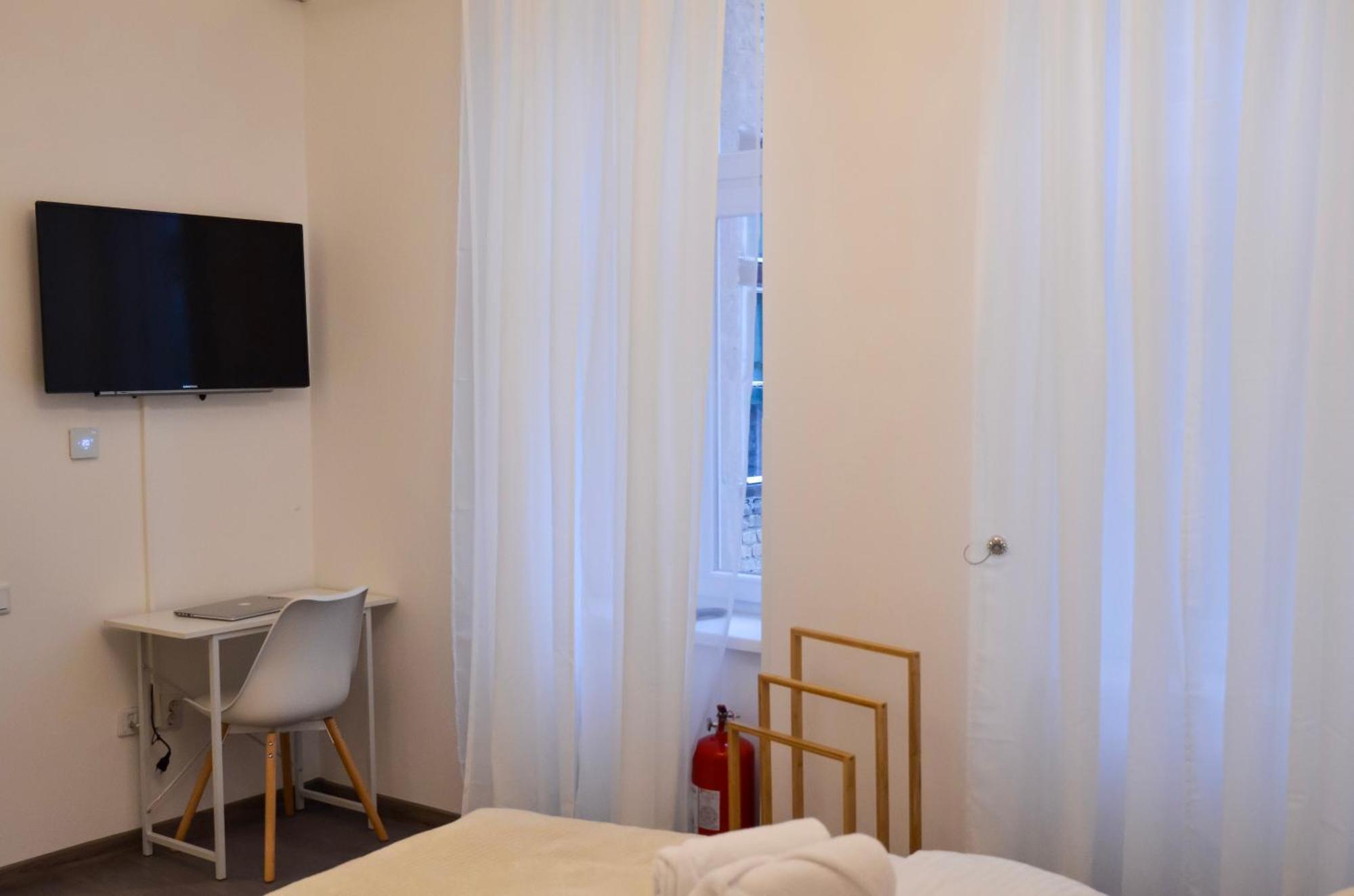 Main Street Retreat Apartment With Free Parking Saraybosna Dış mekan fotoğraf