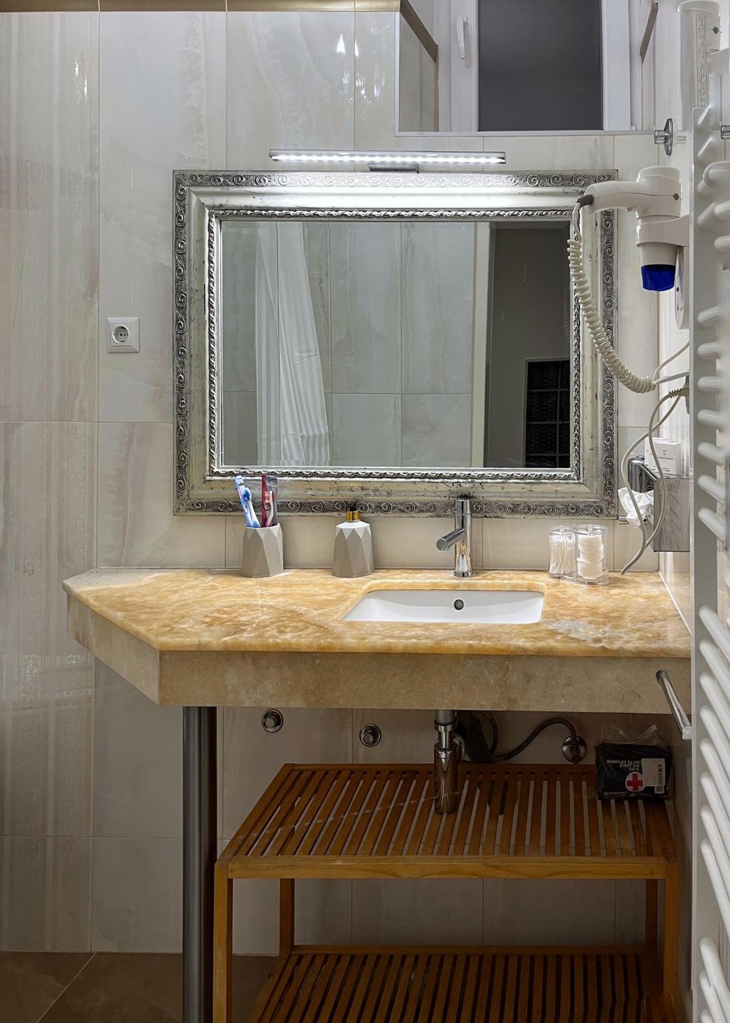Main Street Retreat Apartment With Free Parking Saraybosna Dış mekan fotoğraf